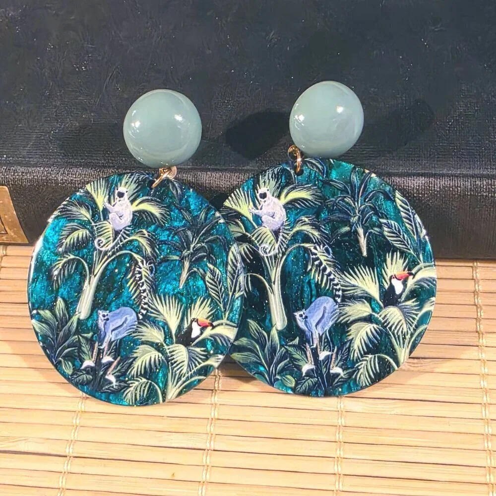 Retro 80s Style Tropical Jungle Animals Vintage Lucite Pendant Dangle earrings